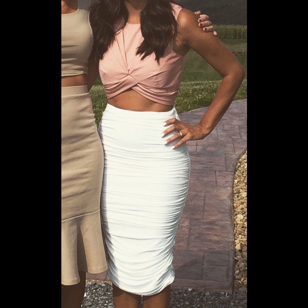 💋High Waisted Skirt w/ Crop Top